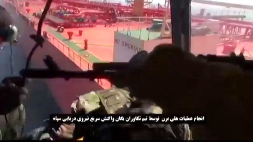 Záběry přímo z akce. Íránské komando zajalo vietnamský tanker